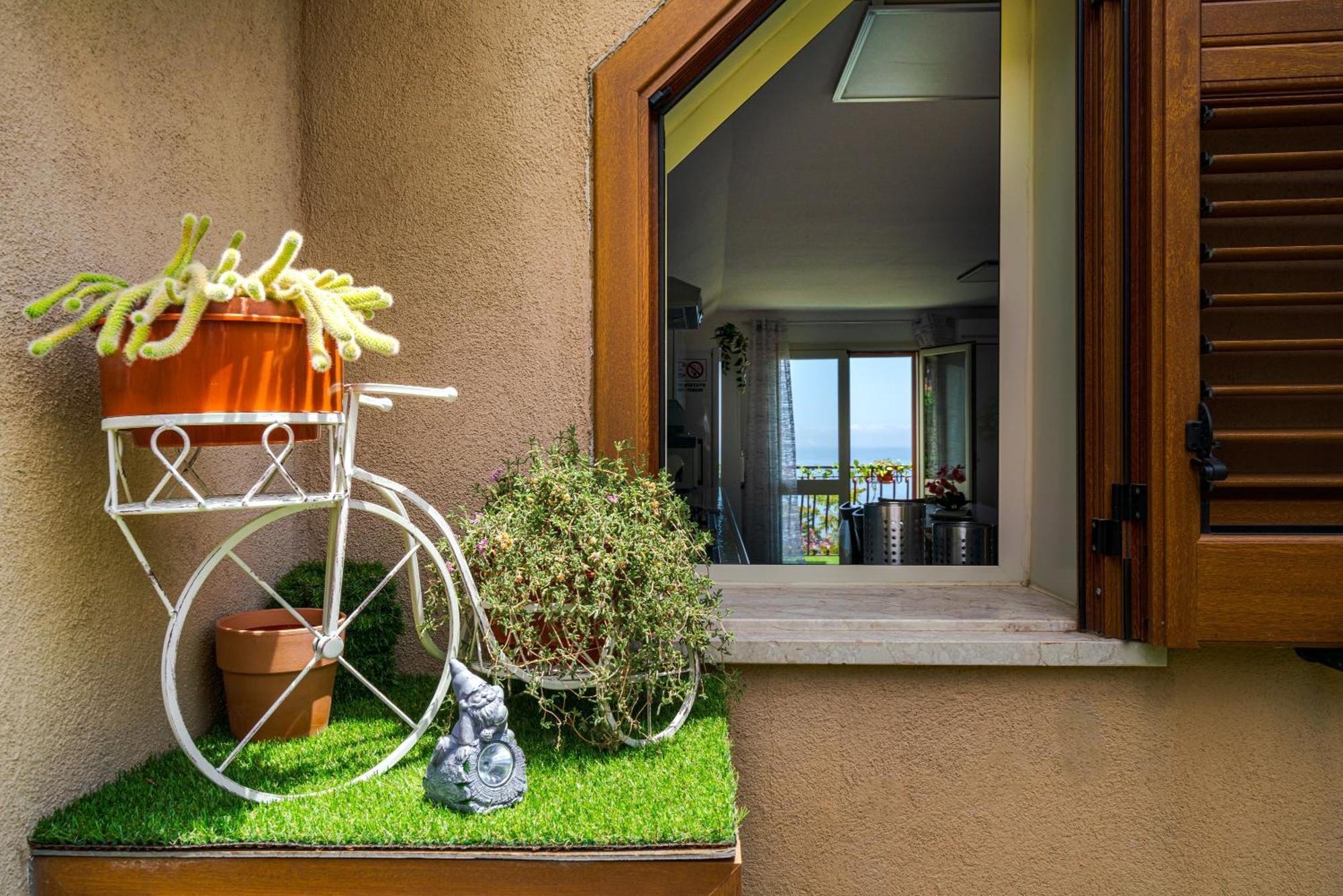 La Goccia Sul Mare Apartment Letojanni Exterior photo