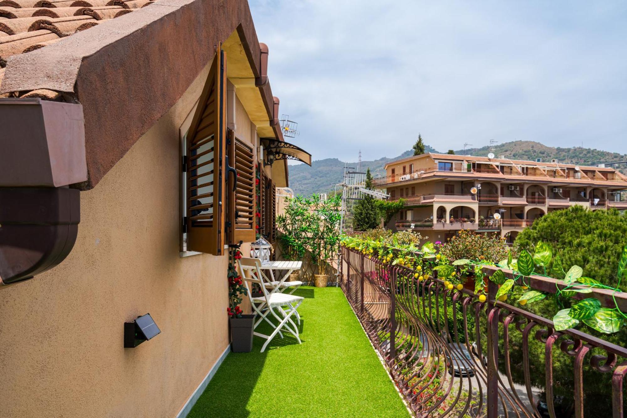 La Goccia Sul Mare Apartment Letojanni Exterior photo